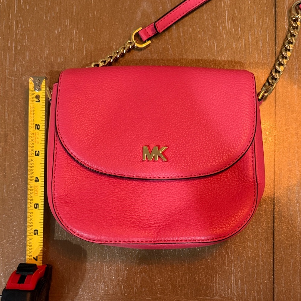 Michael Kors Bright Pink Crossbody Bag with Gold Embellishment💕